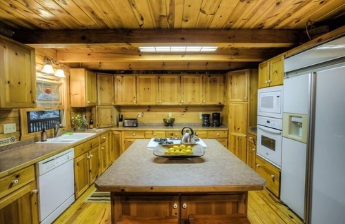 Cherokee Cabin | Walch Creekside Log Cabin Retreat in the Smoky Mountatins Maggie Valley NC