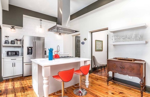 Savannah Victorian District House | Waldburg Terrace | Pet Friendly, Historic Savannah!