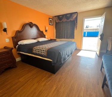 Sunrise Manor Hotel | Walden Motel