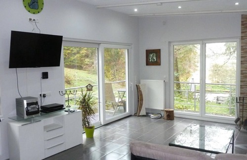 Ulmet Apartment | Waldhaus am Teich - Ferienhaus, Dusche, WC, 1 Schlafraum