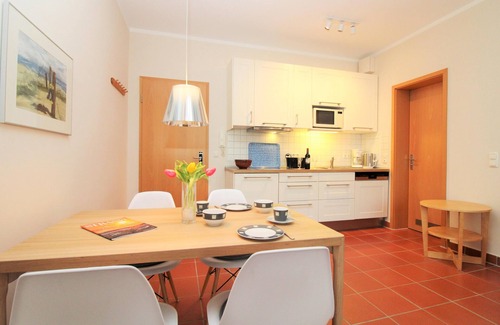 Kuehlungsborn Apartment | Waldhaus WE 18: modern 2-room apartment close to the beach