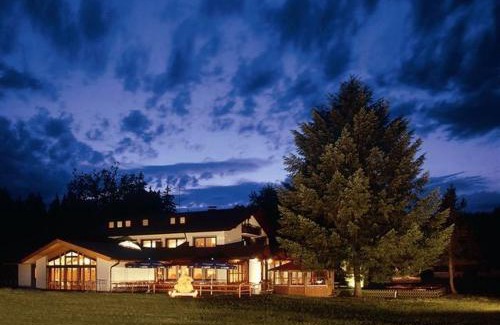 Schernfeld Hotel | Waldhotel Geländer