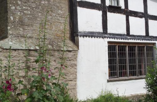 Brampton Bryan Bed & Breakfast | Walford Court