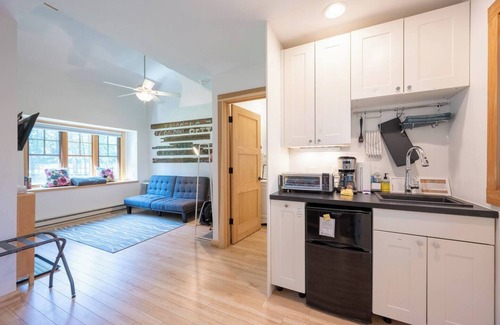 Ephraim Cottage | Walk 1 Block to Sunsets on the Bay | Outdoor Fun