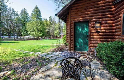 Ephraim Cottage | Walk 1 Block to Sunsets on the Bay | Outdoor Fun
