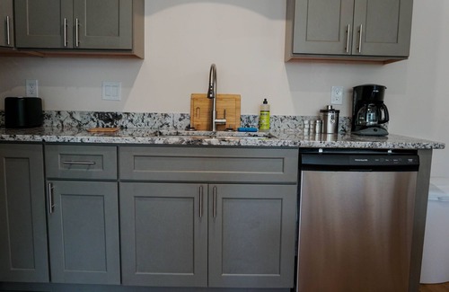 Biloxi Apartment | 🔥WALK 2 BEACH❤️ | SLEEPS 6 W/W+D