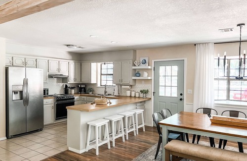Kingston House | Walk 2 Shore, Boat Ramp, Pool Table, Shuffleboard, Fire Pit, WIFI, Pet Friendly