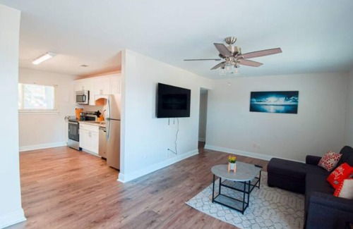 Biloxi Apartment | Walk 2 Shores 2br Sleeps 6 & Nearby Casinos