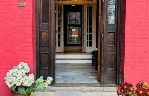 Pittsburgh House | Walk 5 min to Steeler Opener-Victorian Beauty! Free Private Park-King Beds