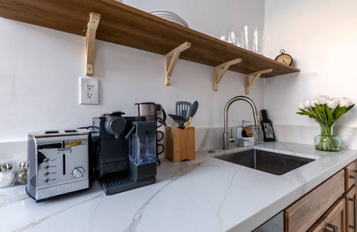 Pasadena House | Walk distance to convention center and Caltech center Pasadena private parking