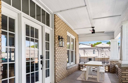 Downtown House | Walk Downtown & Dining - The School St Sweetheart