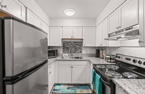 Downtown Las Vegas Apartment | Walk Downtown Las Vegas 875sf 2BR/1BA Fremont St Arts District 8min to The Strip