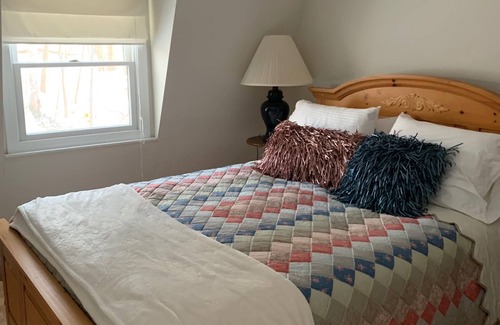 Orland House | Walk from the cottage through the terraced lavender gardens to the sea.
