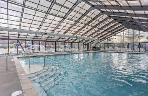 Branson Apartment | Walk-In Condo Amenities, 3 Mi to Branson Landing!