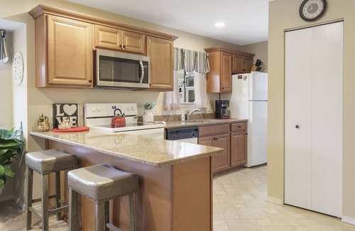 Indian Point Condo | Walk in, no steps, 2BR, 2 bath condo W/beautiful view of Table Rock Lake & SDC!
