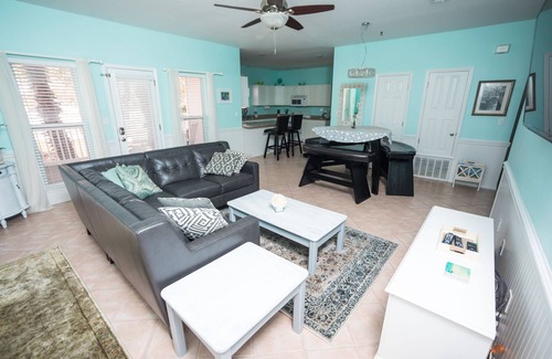 Crystal Shores House | WALK STEPS TO BEACH AND POOL. &GREAT LOCATION! close to activities and shoppin
