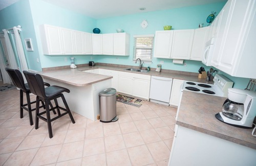 Crystal Shores House | WALK STEPS TO BEACH AND POOL. &GREAT LOCATION! close to activities and shoppin