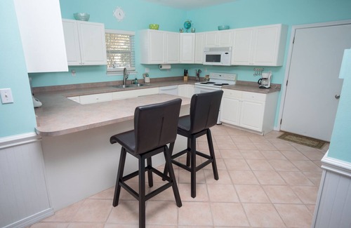 Crystal Shores House | WALK STEPS TO BEACH AND POOL. &GREAT LOCATION! close to activities and shoppin