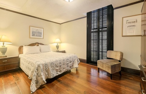 New Orleans Hotel | Walk to all the French Quarter attractions. Excellent location for a group.