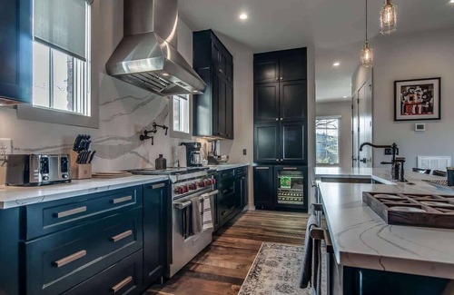 Eighth Avenue House | Walk to All the Hot Spots in WeHo! Downtown Views*