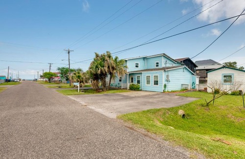 Fulton House | Walk to Aransas Bay Beautiful Rockport Townhome