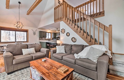 Pocono Lake Cabin | Walk to Arrowhead Lake: Cabin w/Private Hot Tub!