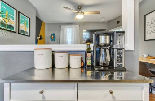 Lower Lawrenceville Apartment | Walk to Arsenal Park! Cozy & Comfy Studio up to 4Pax