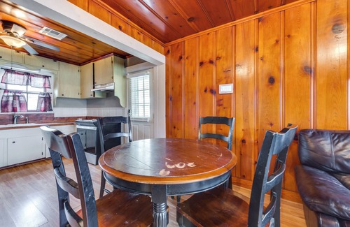 Henderson House | Walk to Atchafalaya Basin: Quiet Getaway w/Yard