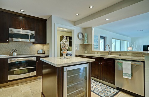 Lauderdale-by-the-Sea House | Walk to Beach & Restaurants! 4BR Heated, Salt Water Pool with Tiki Hut!