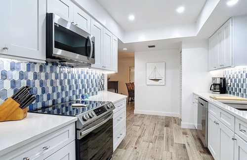 Central Beach Condo | Walk to Beach. RENOVATED & HUGE 3-bed &3-bath condo in Vero Beach