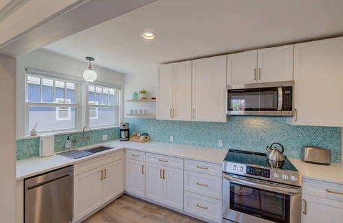 Ocean Park House | Walk to Beach and Town, Fire Pit, BBQ (Bungalows123)