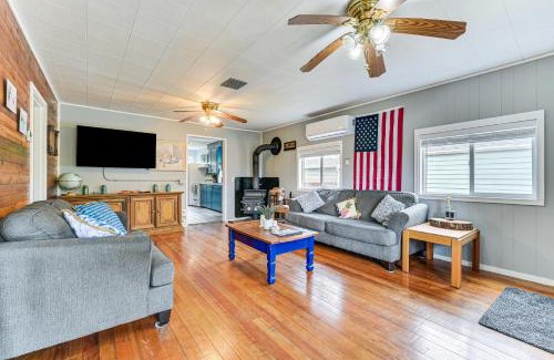 Moclips House | Walk to Beach Charming Home - 3 Mi to Seabrook