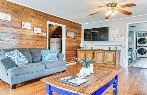 Moclips House | Walk to Beach: Charming Home - 3 Mi to Seabrook
