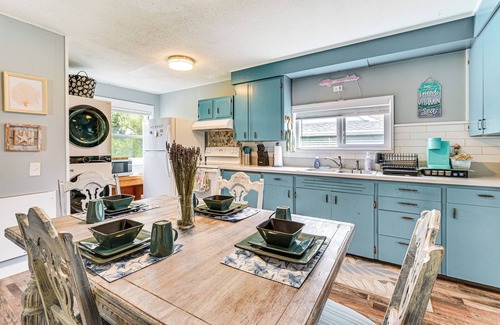 Moclips House | Walk to Beach: Charming Home - 3 Mi to Seabrook