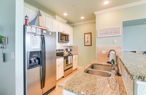 Galveston Condo | Walk to Beach: Condo w/Bay View in Galveston