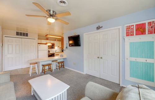 North Ocean City Condo | Walk to Beach: Condo w/Pool Access in Ocean City!