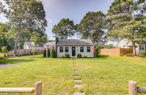 South Dennis House | Walk to Beach Dennis Cottage with Deck!