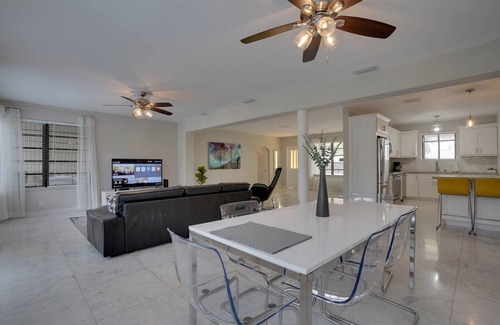 Santa Barbara Estates House | Walk to Beach & Dining! - Private House with Pool