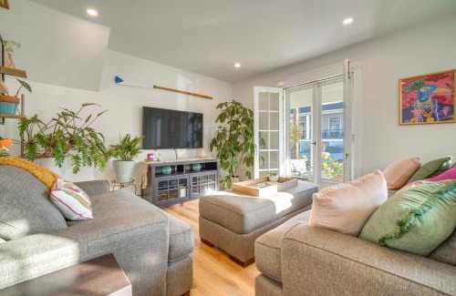 Ventnor City Apartment | Walk to Beach Dog-Friendly Ventnor City Retreat!