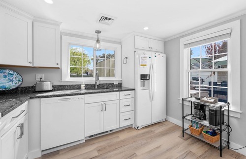 West Harwich House | Walk to Beach Dog Friendly AC WiFi Fenced Yard Crosswinds II