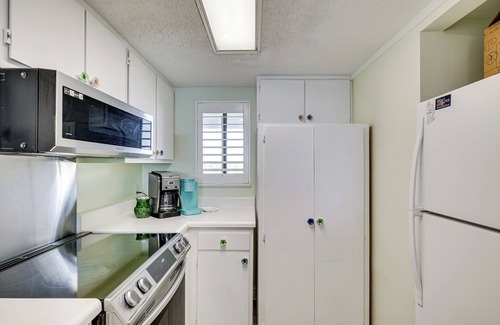 Emerald Isle Condo | Walk to Beach: Emerald Isle Condo w/Ocean View!