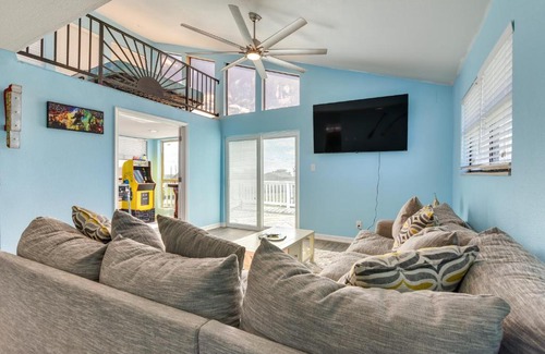 Galveston House | Walk to Beach Family-Friendly Galveston Home!