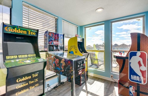 Galveston House | Walk to Beach Family-Friendly Galveston Home!