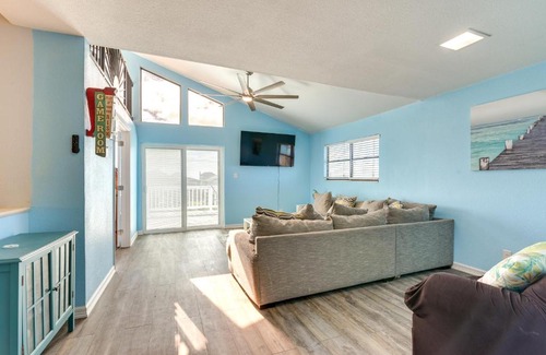 Galveston House | Walk to Beach Family-Friendly Galveston Home!
