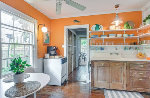 San Jacinto Cottage | Walk to Beach: Galveston Home w/Hot Tub