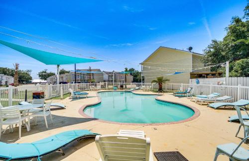 Gulfport House | Walk to Beach Gulfport Retreat with Patio