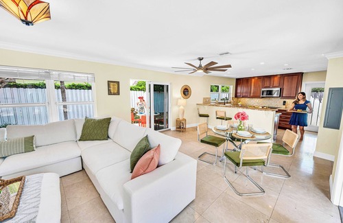 17th Street Causeway House | Walk to Beach/Heated Pool/Serenity at its Finest/Orchid Key/Residences