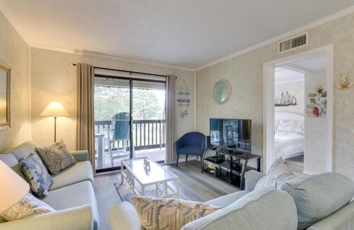 Folly Field Apartment | Walk to Beach Hilton Head Condo with Balcony