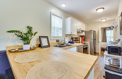 Townville Cabin | Walk to Beach: Lake Hartwell Cabin w/Large Yard!
