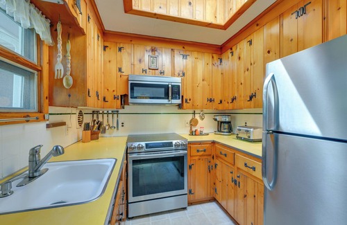 Cutchogue House | Walk to Beach: Long Island Wine Country Home!